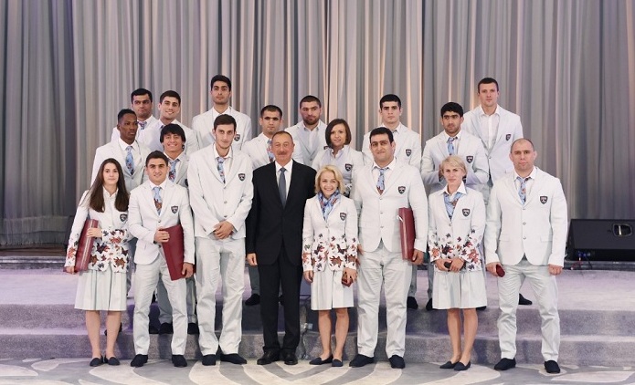 İlham Əliyev olimpiyaçılarla görüşüb - FOTOLAR